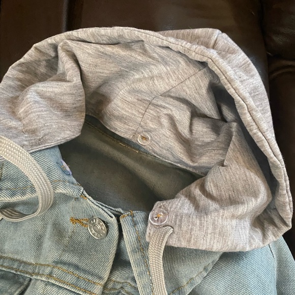 Brand New Ariana Grande decaled Women’s Denim Jacket - Picture 2 of 6